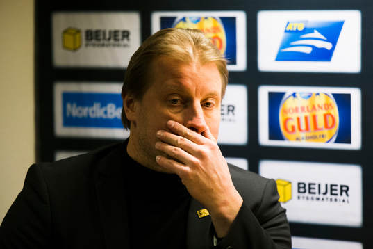 Skellefteås tränare Fredrik Öberg på presskonferensen