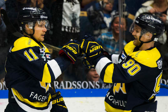 s Simon Önerud och Ted Brithén  jublar