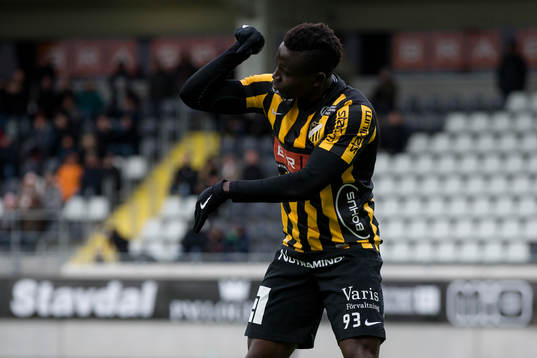 Häckens Alhassan Kamara jublar och firar sitt 1-0 mål