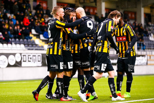 Häckens Jakob Lindström jublar