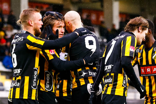 Häckens Jakob Lindström jublar