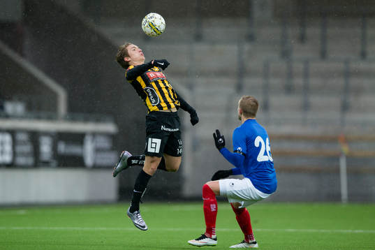 Häckens Jakob Lindström mot Åtvidabergs Jonathan Asp