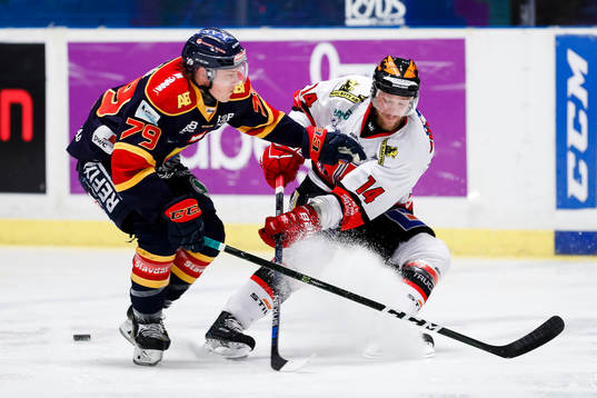 Djurgårdens Patrik Lundh och Örebros Tom Wandell