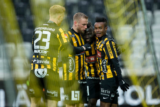 Häckens Nasiru Mohammed t.h. jublar och firar 3-1 målet
