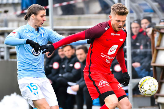 Malmö FFs Pawel Cibicki och Branns Peter Orry Larsen