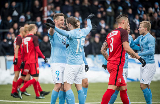 Malmö FFs Pawel Cibicki jublar med Markus Rosenberg