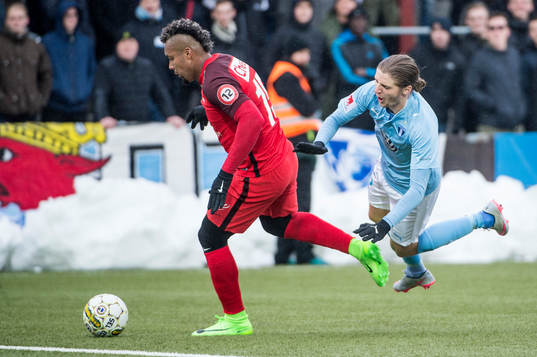 Branns Bismar Acosta mot Malmö FFs Pawel Cibicki