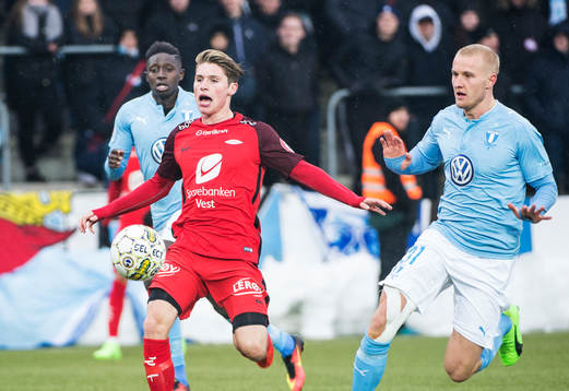 Branns Kasper Skaanes mot Malmö FFs Pa Konate och Franz