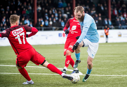 Malmö FFs Jo Inge Berget mot Branns Gilli Rolantsson