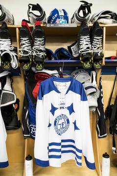 Leksands retrotröja i omlärnings rummet i ishockeymatchen