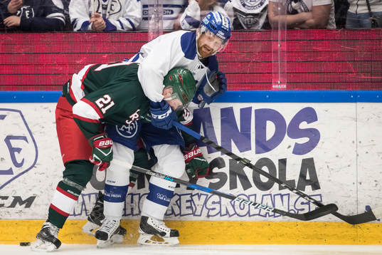 Leksands Mattias Ritola och Frölundas Christoffer Ehn i