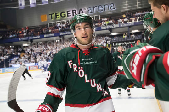 Frölundas Casey Wellman jublar