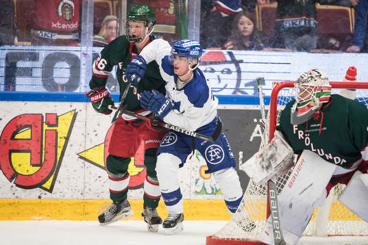 Leksands Oskar Lang och Frölundas Rasmus Dahlin bakom