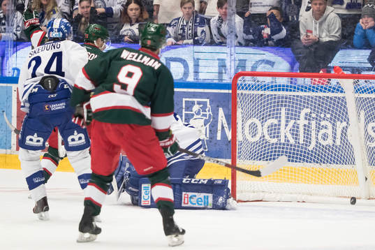 1-3 mål av Frölundas Patrik Carlsson bakom Leksands