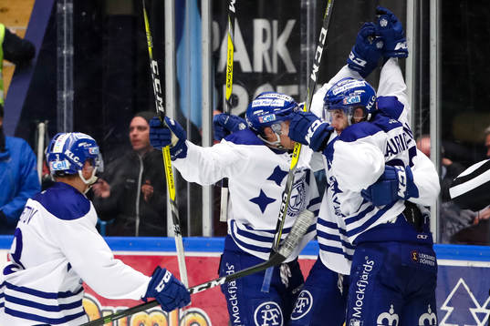 Leksands spelare jublar