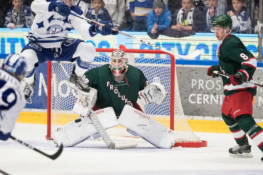 Frölundas målvakt Johan Gustafsson och Frölundas John