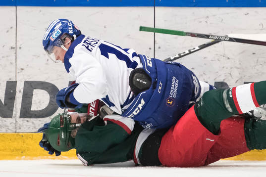 Leksands Johan Porsberger i ishockeymatchen i SHL mellan