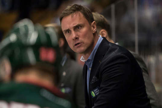 Frölundas tränare Roger Rönnberg i ishockeymatchen i SHL