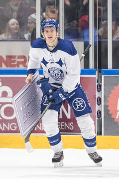Leksands Isak Skedung i ishockeymatchen i SHL mellan