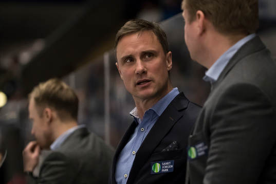Frölundas tränare Roger Rönnberg i ishockeymatchen i SHL