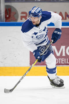 Leksands Jesper Ollas i ishockeymatchen i SHL mellan