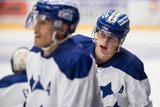 Leksands Martin Karlsson i ishockeymatchen i SHL mellan