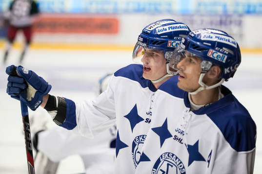Leksands Martin Karlsson i ishockeymatchen i SHL mellan
