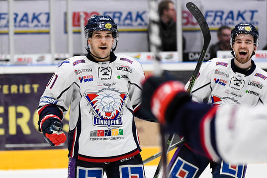 Linköpings Garret Roe jublar