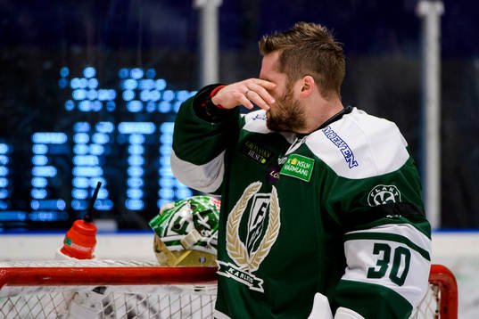 Färjestads målvakt Lars Haugen deppar