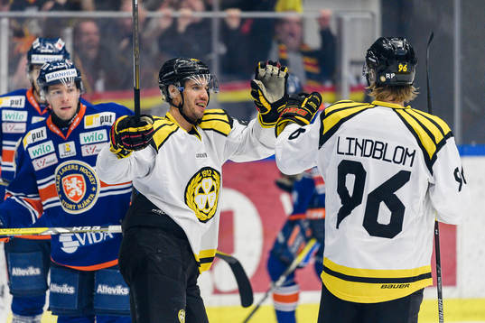 Brynäs Jesper Jensen och Oskar Lindblom jublar