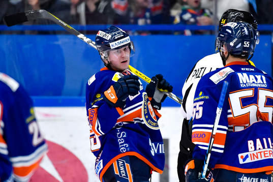 Växjös Tuomas Kiiskinen  jublar