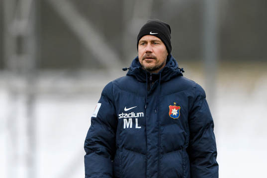 Örgrytes tränare Marcus Lantz före fotbollsmatchen i