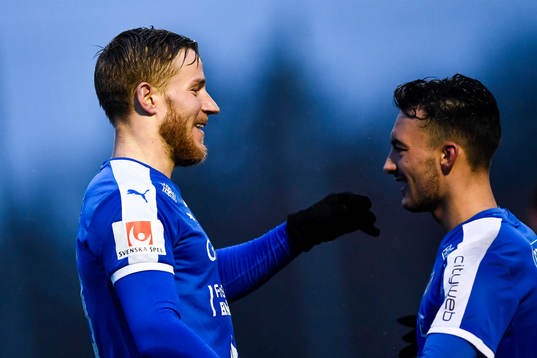 Halmstads Alexander Ruud Tveter och Sead Haksabanovic jublar