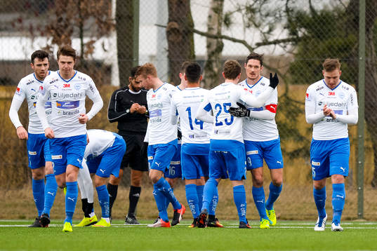 Värnamos Pär Cederqvist och Victor Nilsson jublar