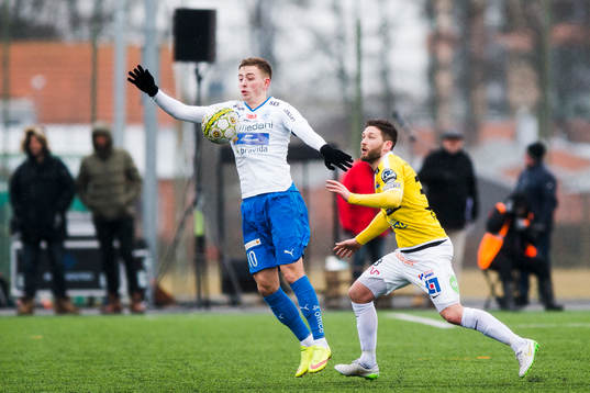 Värnamos Petar Petrovic och Falkenbergs Tibor Joza