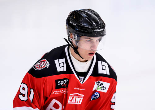 Piteås William Wirtoft på uppvärmningen