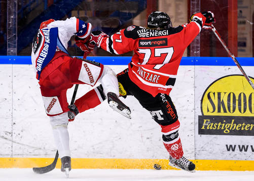 Huddinges Rasmus Dahlberg-Karlsson tacklar Piteås Isak