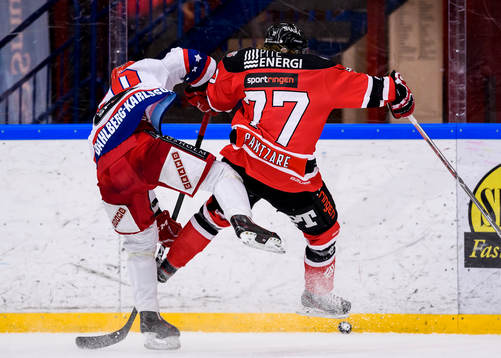 Huddinges Rasmus Dahlberg-Karlsson tacklar Piteås Isak