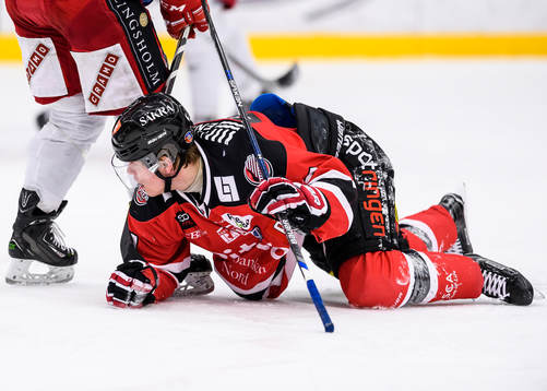Piteås Viktor Nilsson ligger på isen