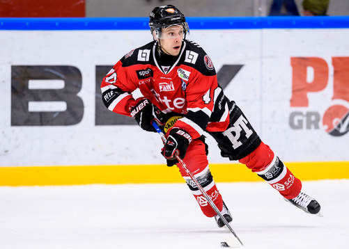 Piteås Magnus Isaksson med pucken