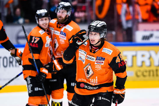 Karlskronas Filip Cruseman jublar