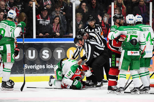 Rögles Alen Bibic och Malmö Redhawks Nicklas Jadeland  i