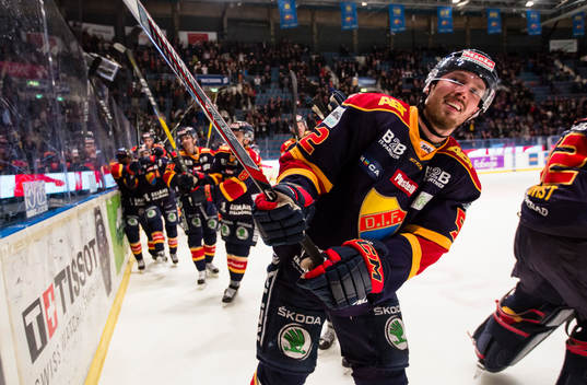 Djurgårdens Mikael Ahlén tackar fansen