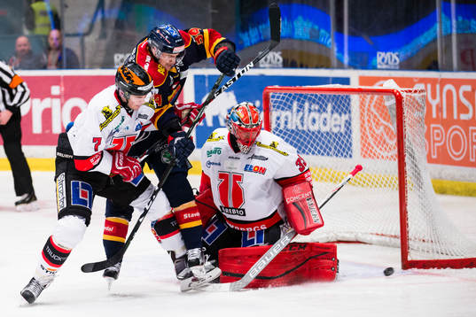 Kamp mellan Örebros Alexander Hellström  och Djurgårdens