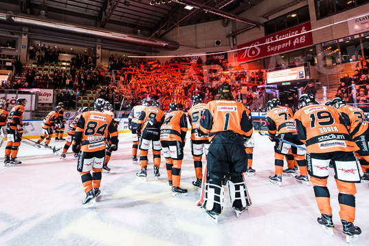 Karlskronas jublar med supportrarna
