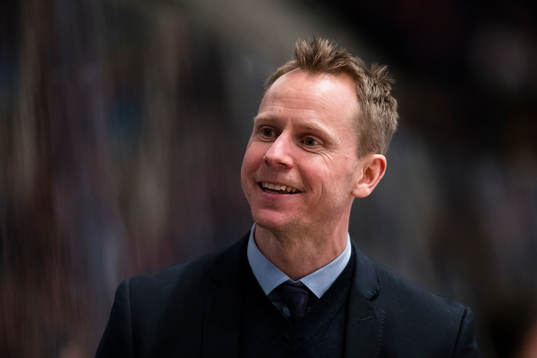 Djurgårdens tränare Robert Ohlsson ler