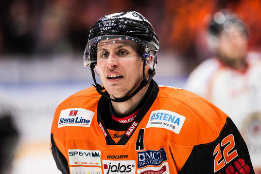 Karlskronas Alexander Bergström  jublar