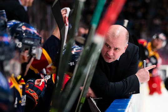 Djurgårdens assisterande tränare Stefan Nyman ger