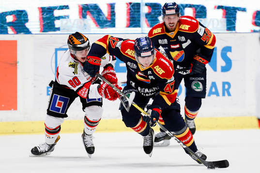 Örebros Libor Hudacek och Djurgårdens Linus Johansson