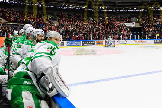 Rögles spelare följer spelet